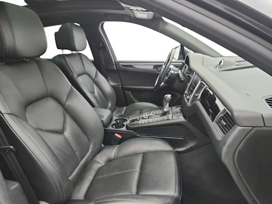 2018 Porsche Macan - Image 11 of 20
