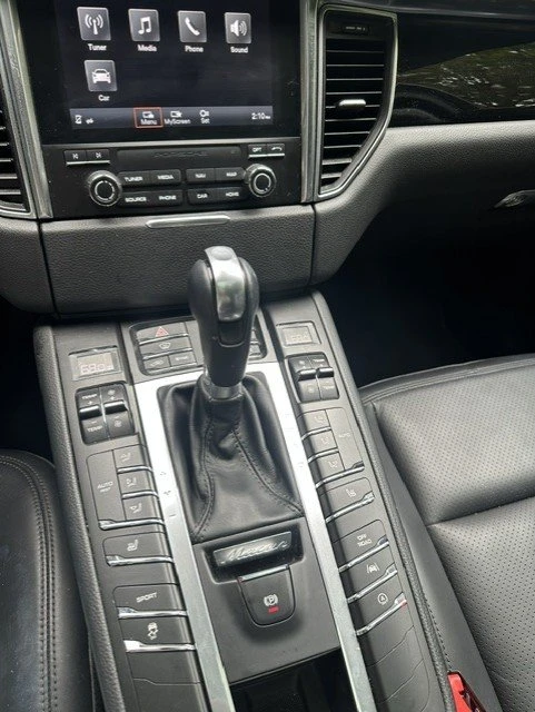 2018 Porsche Macan - Image 12 of 13