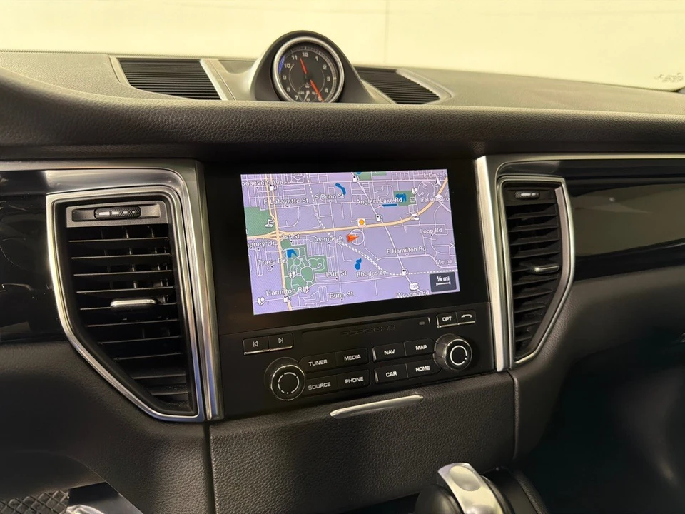 2018 Porsche Macan - Image 19 of 21