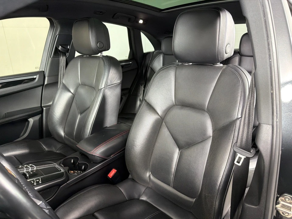 2018 Porsche Macan - Image 14 of 21