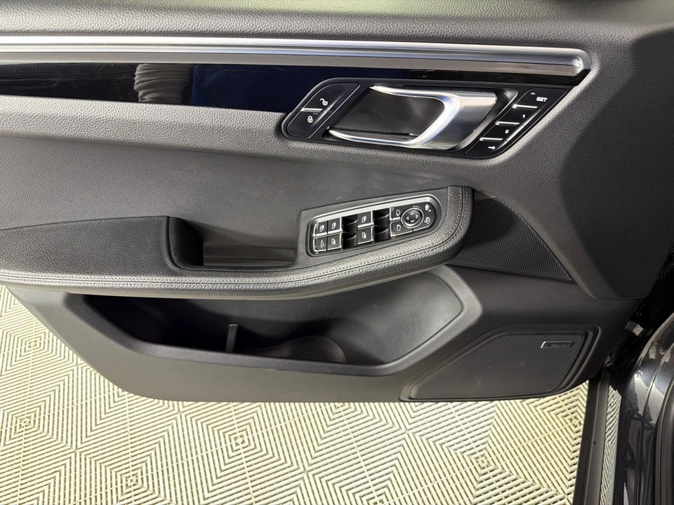 2018 Porsche Macan - Image 12 of 21