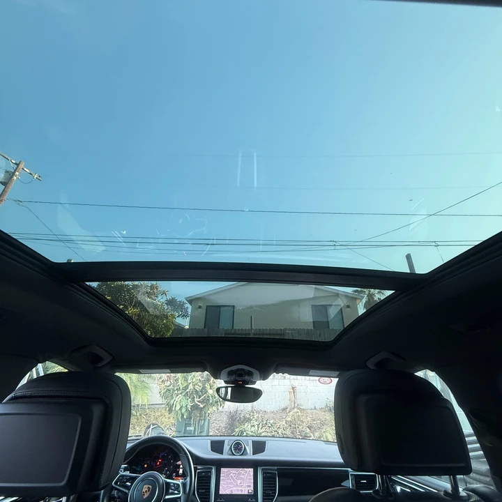 2018 Porsche Macan - Image 14 of 24