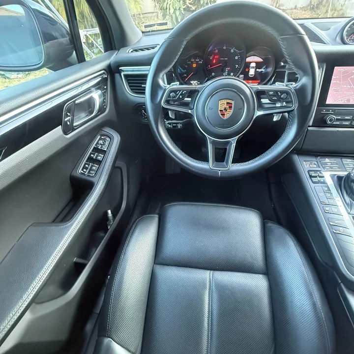 2018 Porsche Macan - Image 22 of 24