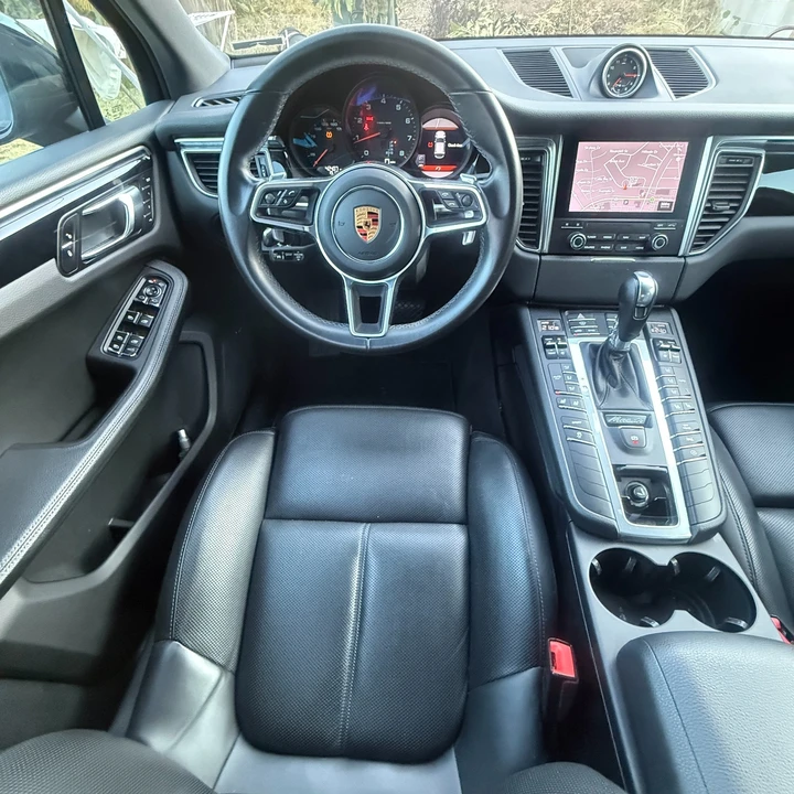 2018 Porsche Macan - Image 21 of 24