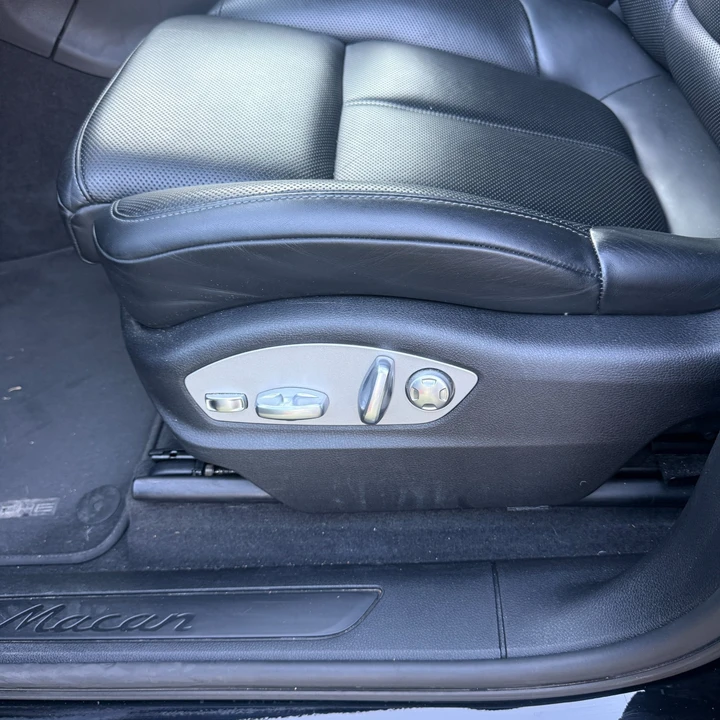 2018 Porsche Macan - Image 19 of 24