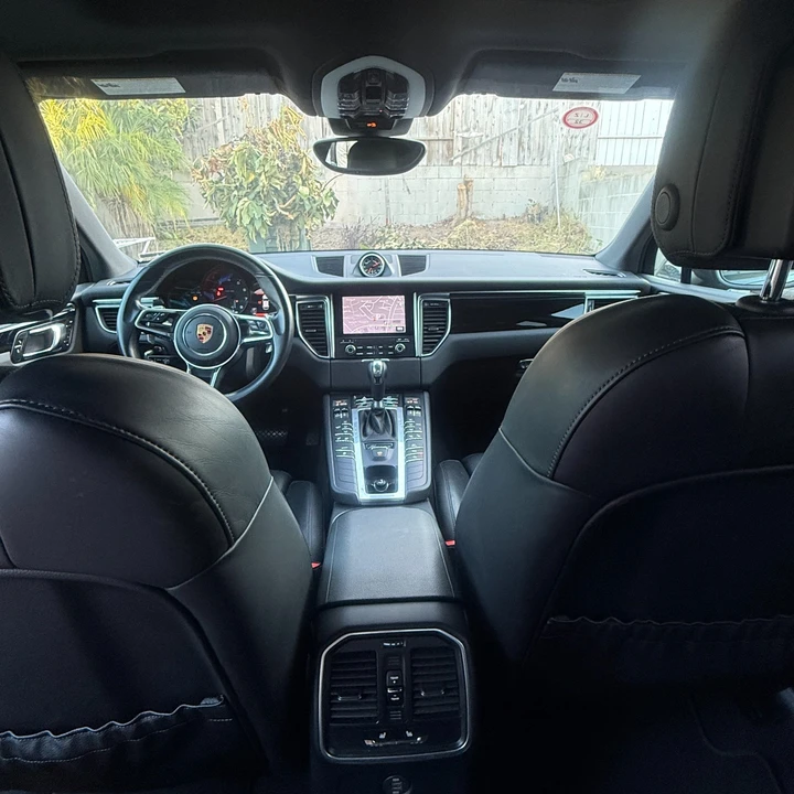 2018 Porsche Macan - Image 10 of 24