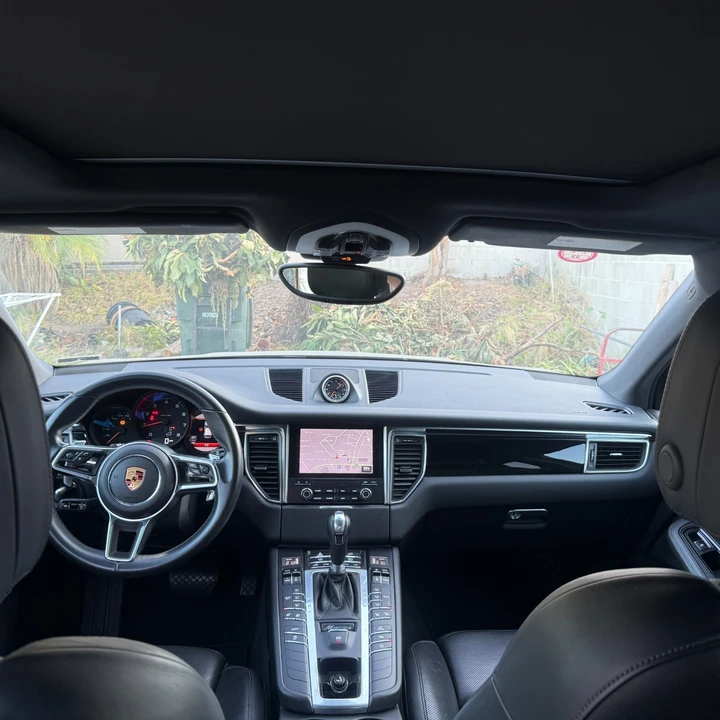 2018 Porsche Macan - Image 9 of 24