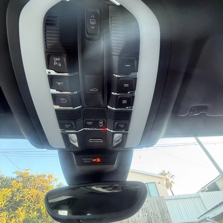 2018 Porsche Macan - Image 11 of 24