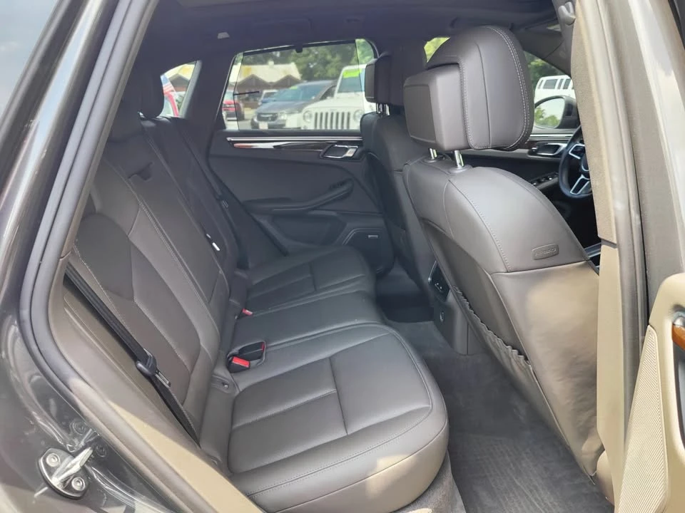 2018 Porsche Macan - Image 12 of 15