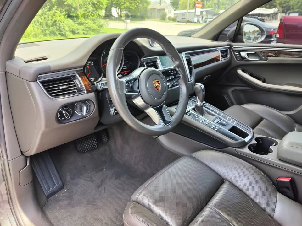 2018 Porsche Macan - Image 11 of 15