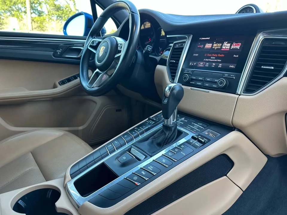 2018 Porsche Macan - Image 12 of 20