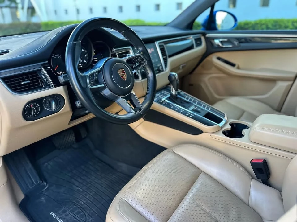 2018 Porsche Macan - Image 16 of 20