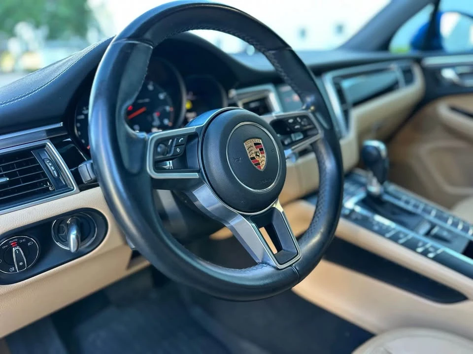 2018 Porsche Macan - Image 16 of 20
