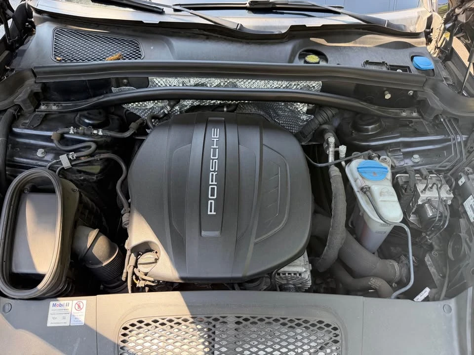 2018 Porsche Macan - Image 12 of 16