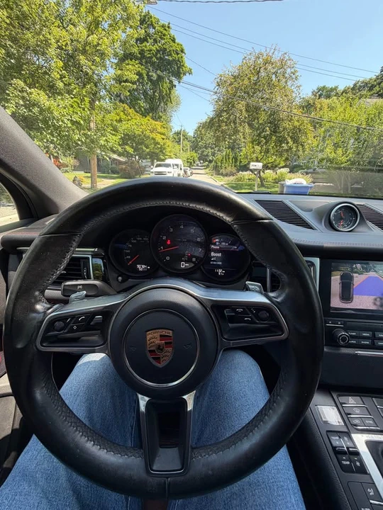 2018 Porsche Macan - Image 13 of 16