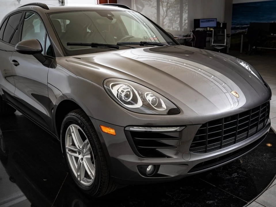 2018 Porsche Macan - Image 18 of 21