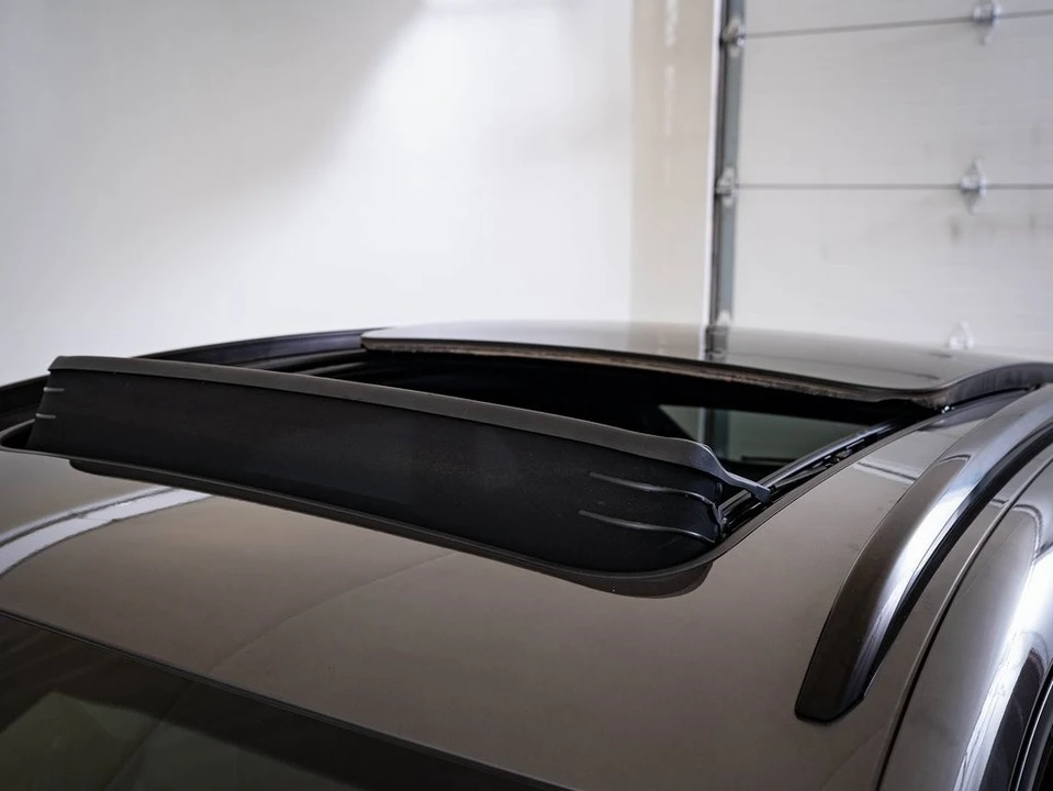 2018 Porsche Macan - Image 15 of 21