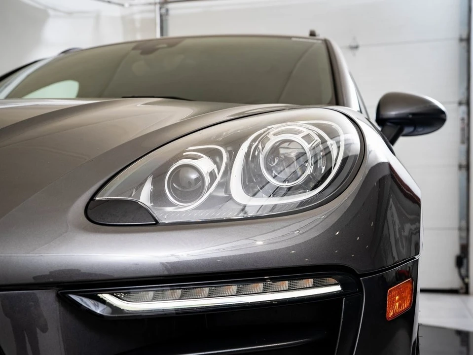 2018 Porsche Macan - Image 13 of 21