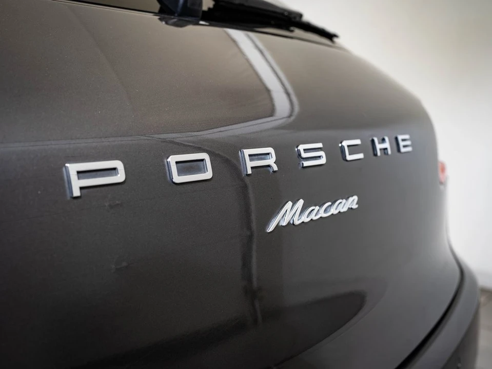 2018 Porsche Macan - Image 20 of 21