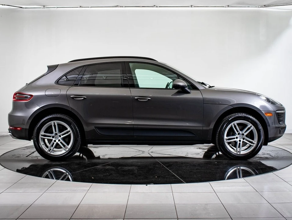 2018 Porsche Macan - Image 9 of 21