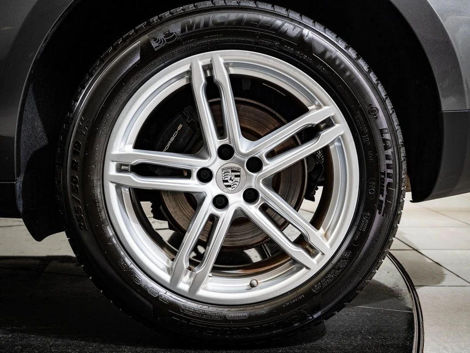 2018 Porsche Macan - Image 12 of 21