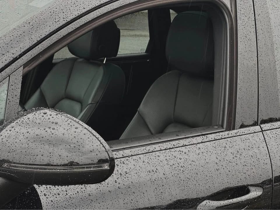 2018 Porsche Macan - Image 17 of 18