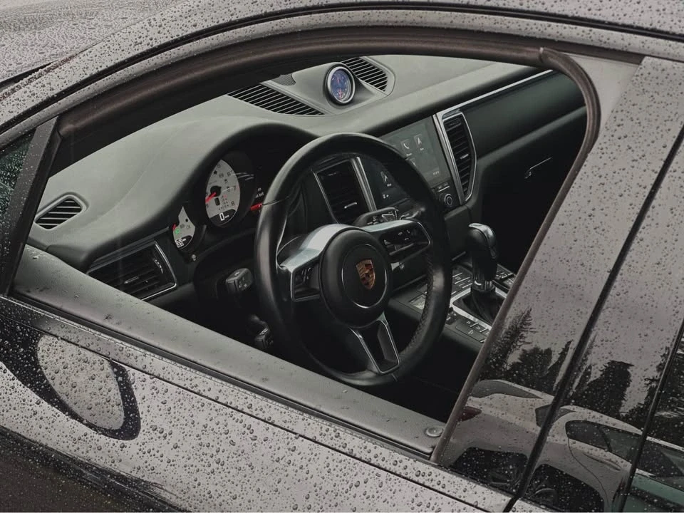 2018 Porsche Macan - Image 10 of 18