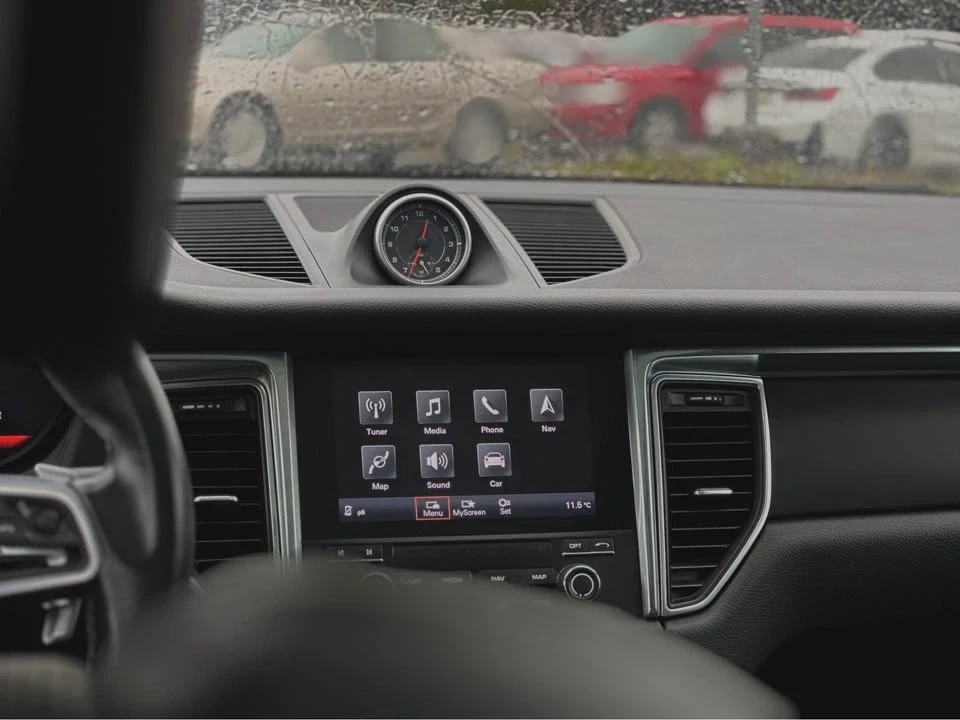 2018 Porsche Macan - Image 13 of 18