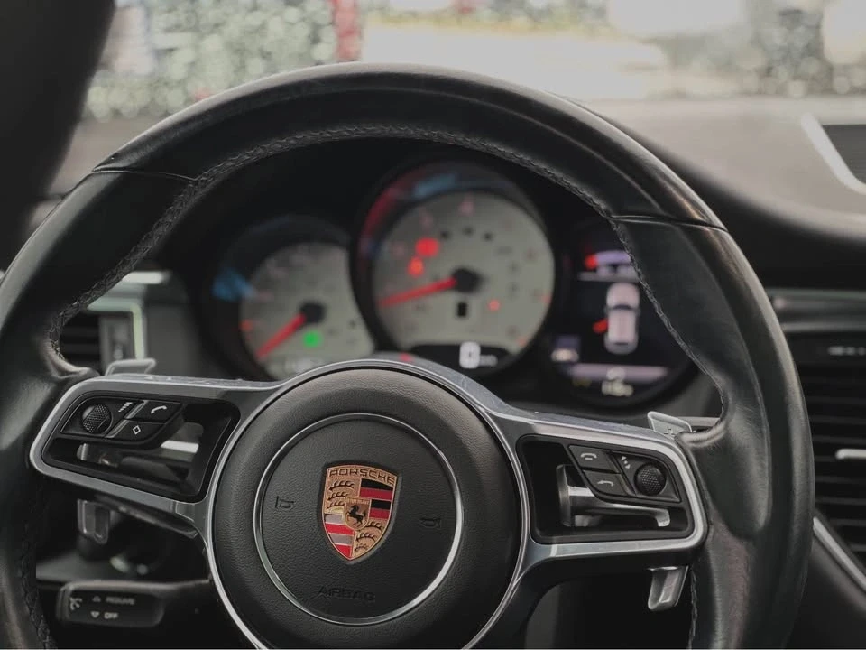 2018 Porsche Macan - Image 11 of 18