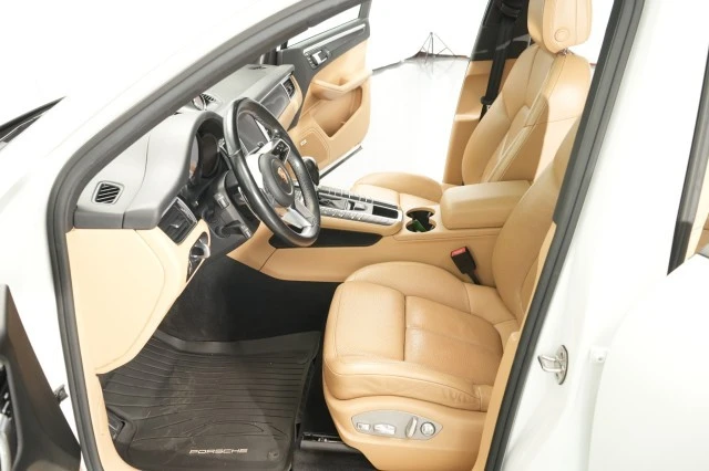 2018 Porsche Macan - Image 23 of 31