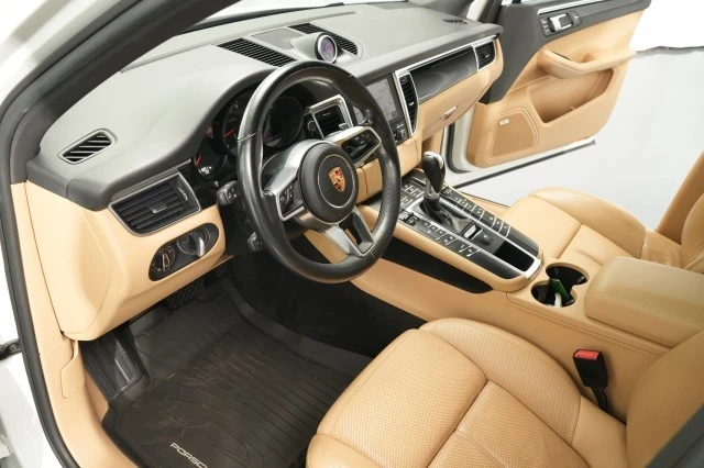 2018 Porsche Macan - Image 25 of 31