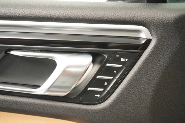 2018 Porsche Macan - Image 27 of 31