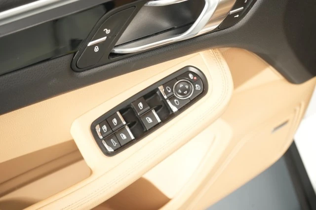 2018 Porsche Macan - Image 26 of 31