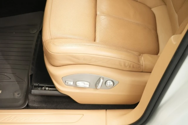 2018 Porsche Macan - Image 24 of 31
