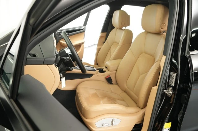 2018 Porsche Macan - Image 29 of 31