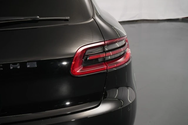 2018 Porsche Macan - Image 16 of 31