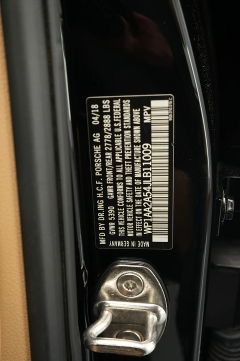 2018 Porsche Macan - Image 25 of 31
