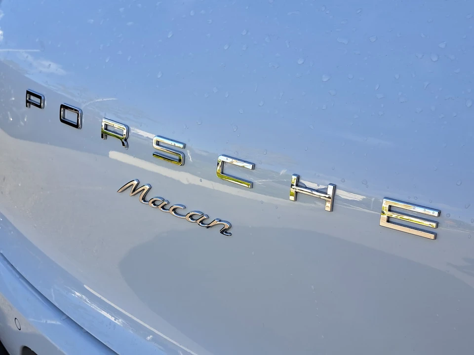 2018 Porsche Macan - Image 16 of 21