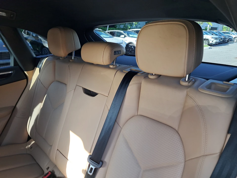 2018 Porsche Macan - Image 17 of 21