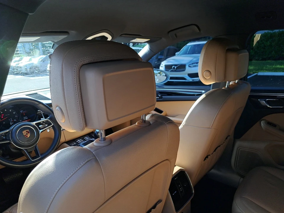 2018 Porsche Macan - Image 19 of 21