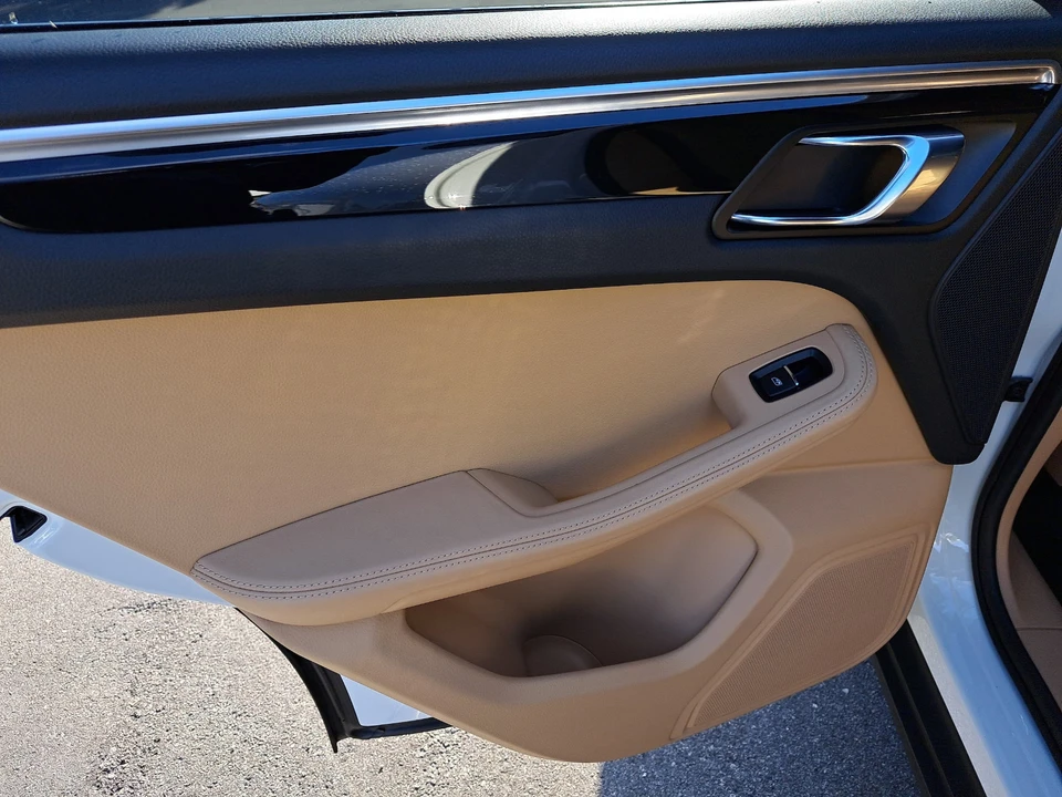 2018 Porsche Macan - Image 13 of 21