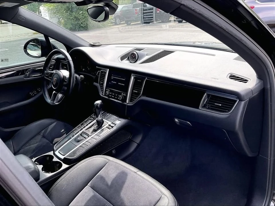 2018 Porsche Macan - Image 11 of 14