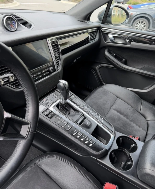 2018 Porsche Macan - Image 6 of 9