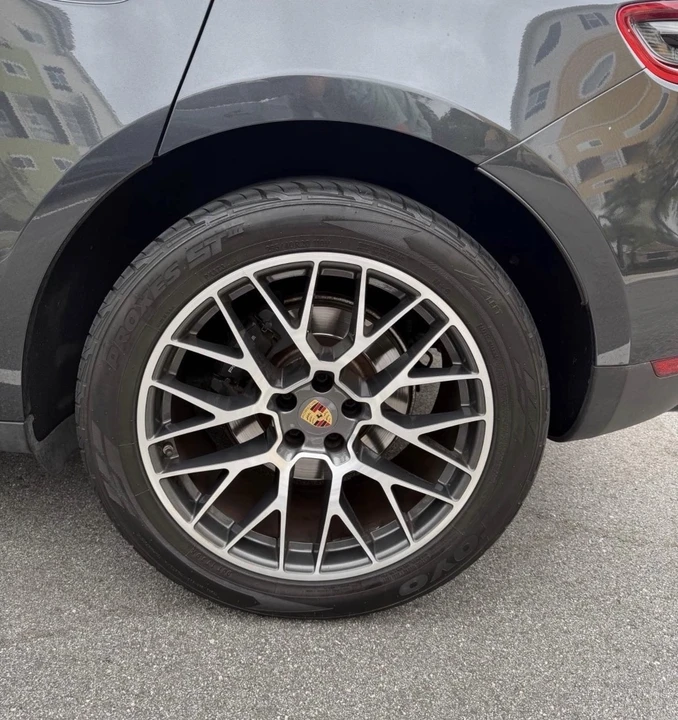 2018 Porsche Macan - Image 2 of 9