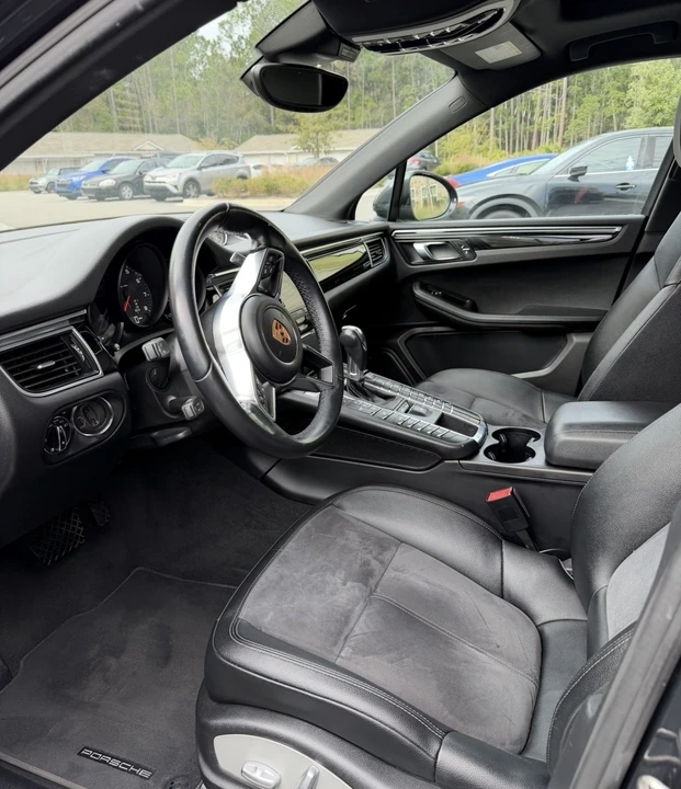 2018 Porsche Macan - Image 8 of 9