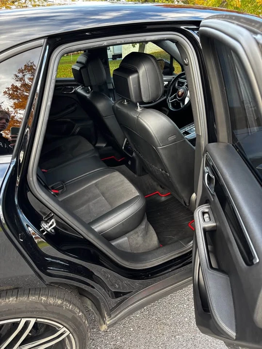2018 Porsche Macan - Image 11 of 14