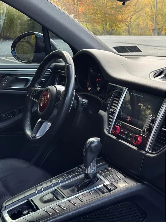 2018 Porsche Macan - Image 10 of 20