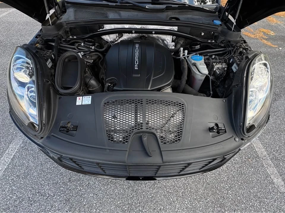 2018 Porsche Macan - Image 18 of 20