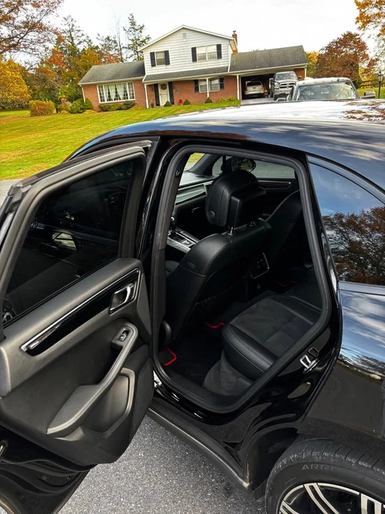 2018 Porsche Macan - Image 9 of 14