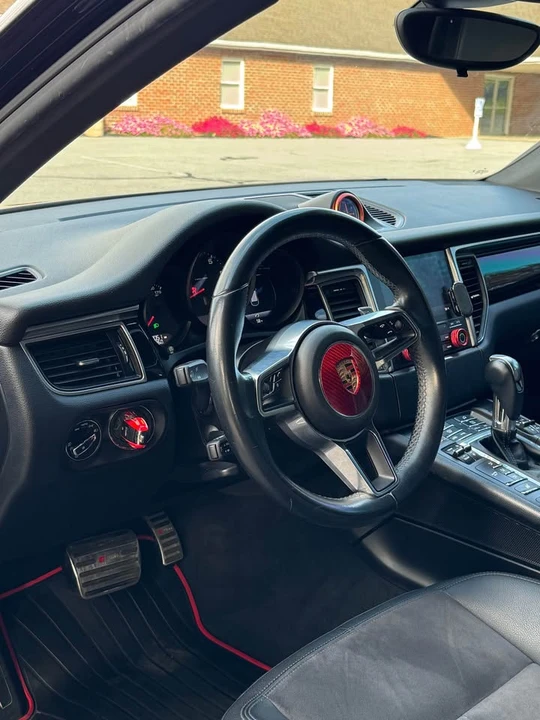 2018 Porsche Macan - Image 12 of 20
